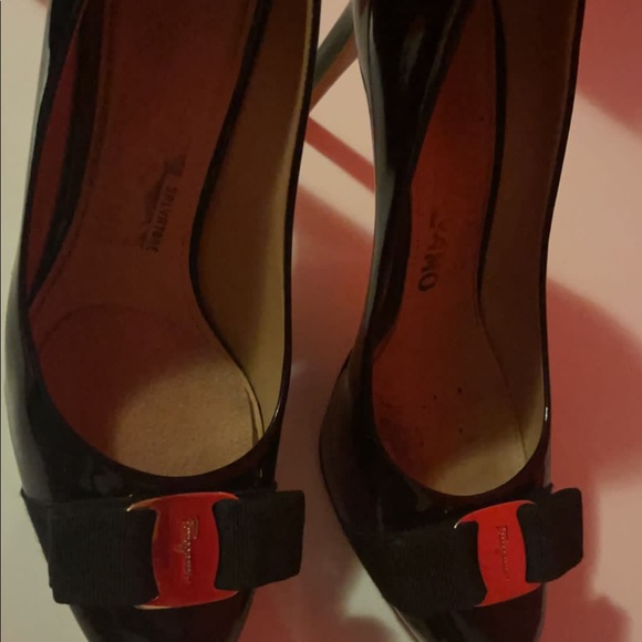 Black Salvatore Ferragamo heels comes with original box an authentication card - Picture 5 of 8